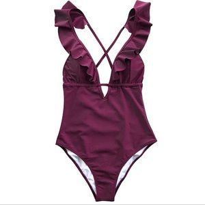 NWT Cupshe V Neck Ruffle Bathingsuit